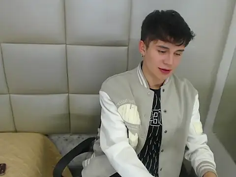 Snapshot of JuanGomm chatting on December 2025 03:44:02 AM JuanGomm online show from December 2025 03:44:02 AM