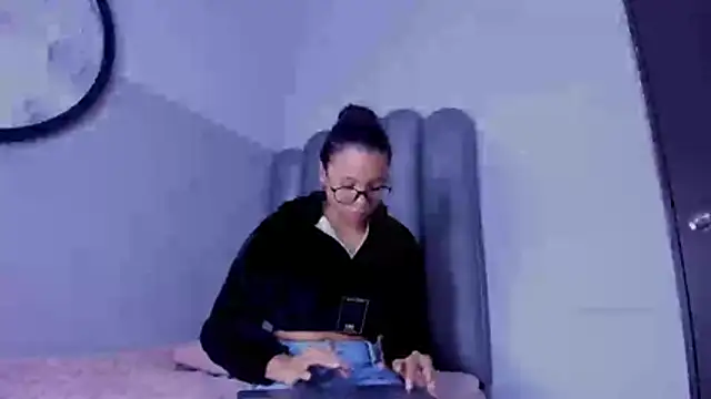 pitufa- online show from February 2026 07:22:01 PM