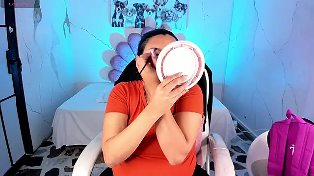 melodysnow  online show from December 2025 01:18:02 PM