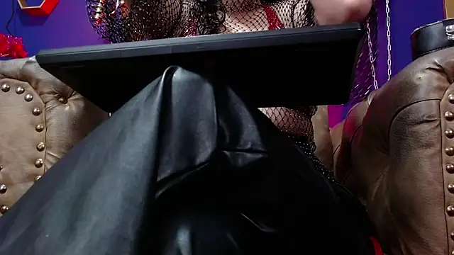 LunaTikka online show from January 2026 01:22:02 AM