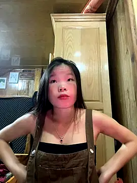 Snapshot of Heni-a chatting on December 2025 09:40:01 AM Heni-a online show from December 2025 09:40:01 AM