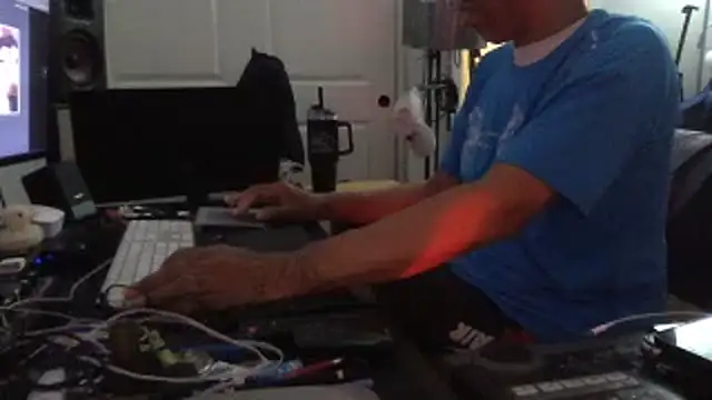 daddyleftcurve online show from December 2025 10:24:01 AM