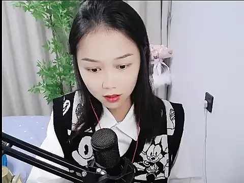 mili923 online show from December 2025 02:03:01 PM