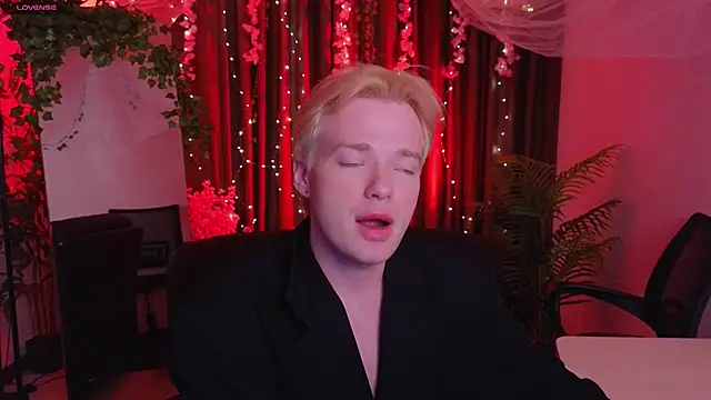 Kristenegor online show from February 2026 06:33:02 PM