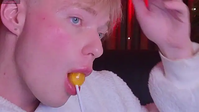 Kristenegor online show from February 2026 07:07:01 PM