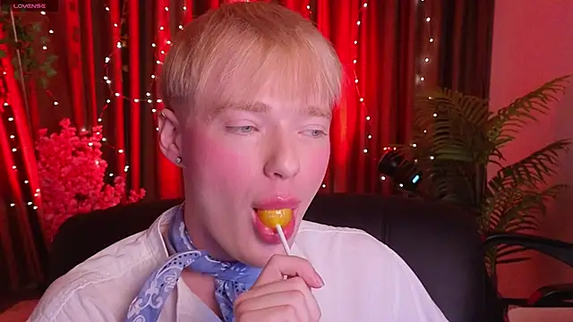 Kristenegor online show from February 2026 09:19:01 PM