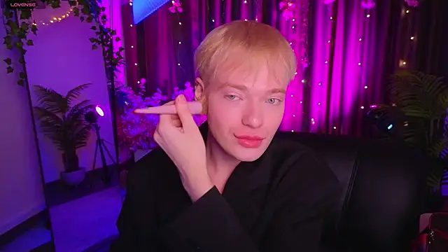 Kristenegor online show from February 2026 09:31:01 PM