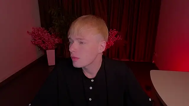 Kristenegor online show from February 2026 09:10:02 PM