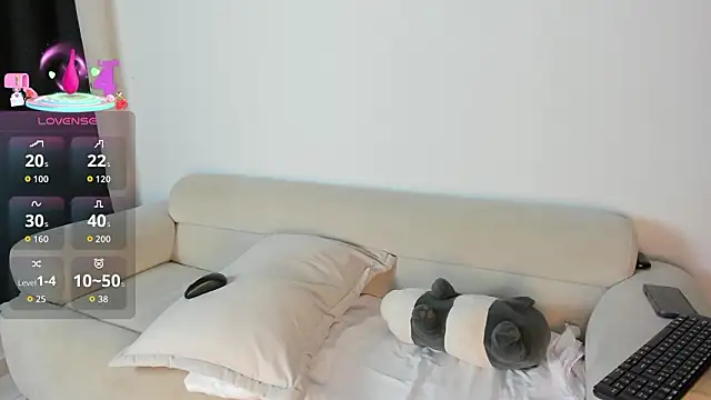 DakothaHyland  online show from February 2026 01:47:01 PM