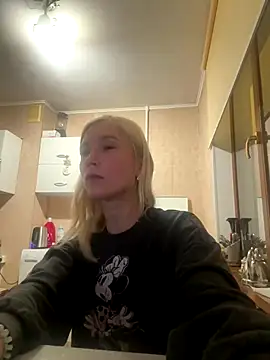 KisJeni online show from December 2025 06:05:01 PM