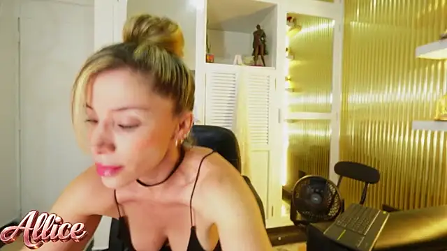 Allice mommy online show from February 2026 07:09:02 PM