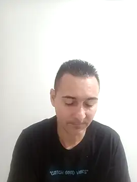 Snapshot of MonNave chatting on December 2025 10:07:02 PM MonNave online show from December 2025 10:07:02 PM