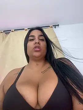 Snapshot of YenthCorona chatting on December 2025 12:39:02 AM YenthCorona online show from December 2025 12:39:02 AM