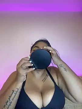 Snapshot of YenthCorona chatting on February 2026 03:13:01 AM YenthCorona online show from February 2026 03:13:01 AM