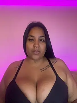 Snapshot of YenthCorona chatting on February 2026 01:36:01 AM YenthCorona online show from February 2026 01:36:01 AM