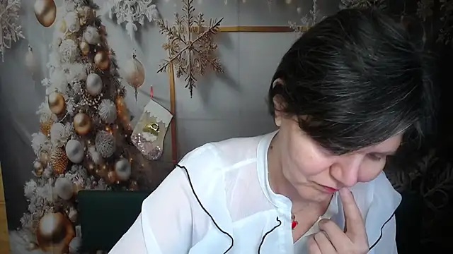 LunaDobra online show from December 2025 06:15:01 PM