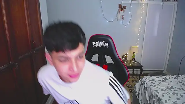 Snapshot of paul_crewe chatting on December 2025 07:33:02 PM paul crewe online show from December 2025 07:33:02 PM