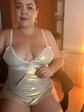 Snapshot of EmiHarrys chatting on December 2025 09:53:02 PM EmiHarrys online show from December 2025 09:53:02 PM