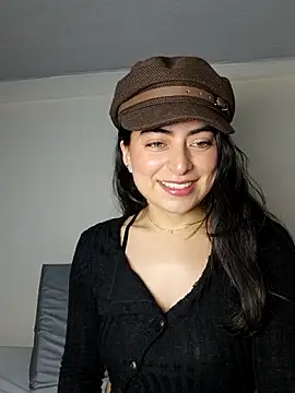 Snapshot of saasha_Petit chatting on March 2026 10:32:01 AM saasha Petit online show from March 2026 10:32:01 AM