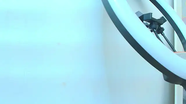 Snapshot of AprillRoss chatting on December 2025 12:34:02 PM AprillRoss online show from December 2025 12:34:02 PM