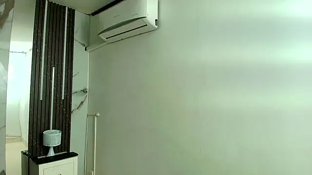 Snapshot of AprillRoss chatting on December 2025 11:51:01 AM AprillRoss online show from December 2025 11:51:01 AM