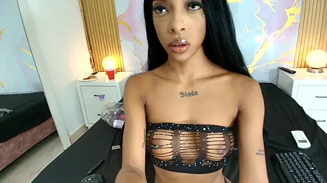 Snapshot of AprillRoss chatting on February 2026 04:11:01 AM AprillRoss online show from February 2026 04:11:01 AM