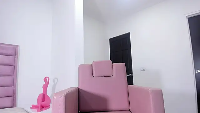 Snapshot of Ririblonde1 chatting on February 2026 12:02:02 PM Ririblonde1 online show from February 2026 12:02:02 PM