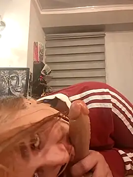 Snapshot of Magenta_Moon chatting on January 2026 06:05:01 AM Magenta Moon online show from January 2026 06:05:01 AM