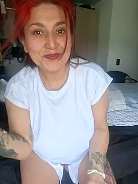 Snapshot of Magenta_Moon chatting on February 2026 06:48:01 PM Magenta Moon online show from February 2026 06:48:01 PM