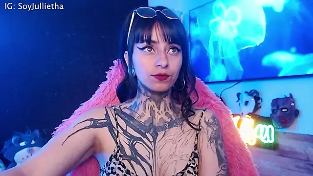 Snapshot of Julls420_ chatting on February 2026 04:39:02 AM Julls420 online show from February 2026 04:39:02 AM