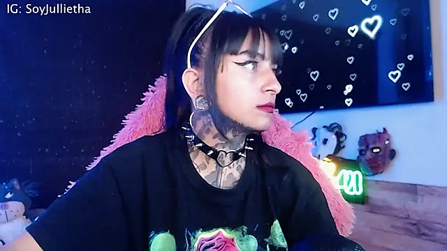 Snapshot of Julls420_ chatting on February 2026 04:39:01 AM Julls420 online show from February 2026 04:39:01 AM