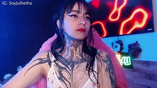 Snapshot of Julls420_ chatting on February 2026 05:27:01 AM Julls420 online show from February 2026 05:27:01 AM