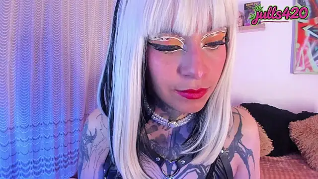 Julls420  online show from May 2026 06:19:02 AM