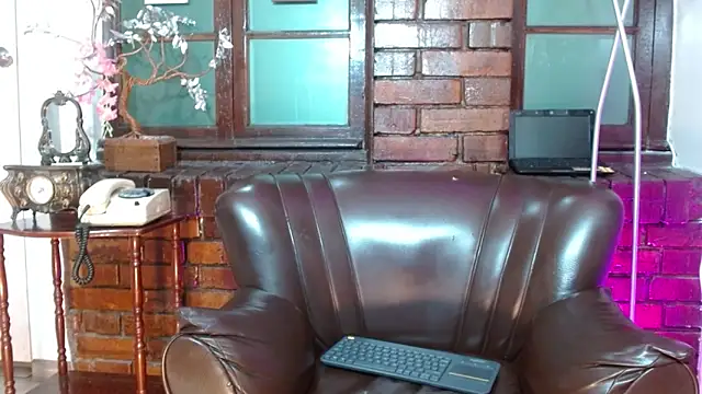 Sue Sparkle online show from December 2025 07:10:01 PM