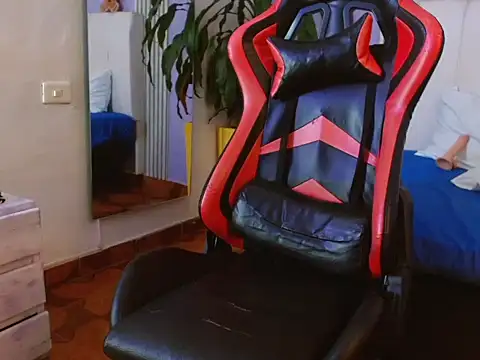 mia collin  online show from December 2025 09:25:01 AM