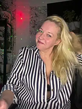 Snapshot of JenniferCarmen chatting on January 2026 07:08:02 PM JenniferCarmen online show from January 2026 07:08:02 PM