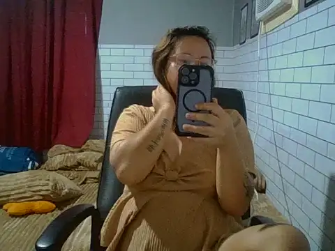 Snapshot of Melania05 chatting on June 2026 01:39:01 AM Melania05 online show from June 2026 01:39:01 AM