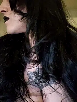 Snapshot of BustyVampyre chatting on February 2026 01:04:01 AM BustyVampyre online show from February 2026 01:04:01 AM