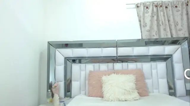 Snapshot of rebecagoldene chatting on December 2025 09:18:01 AM rebecagoldene online show from December 2025 09:18:01 AM