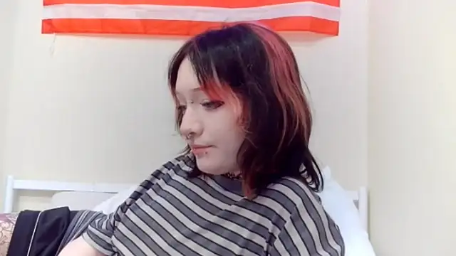 Snapshot of Shine_Luna chatting on February 2026 08:35:01 PM Shine Luna online show from February 2026 08:35:01 PM