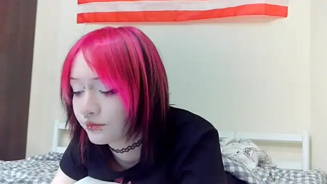 Snapshot of Shine_Luna chatting on February 2026 08:27:02 PM Shine Luna online show from February 2026 08:27:02 PM