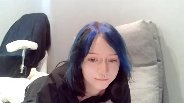 Snapshot of Shine_Luna chatting on March 2026 04:35:01 PM Shine Luna online show from March 2026 04:35:01 PM