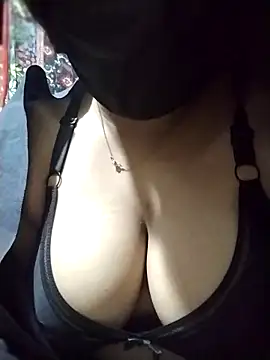 nosrat014 online show from December 2025 06:36:02 PM