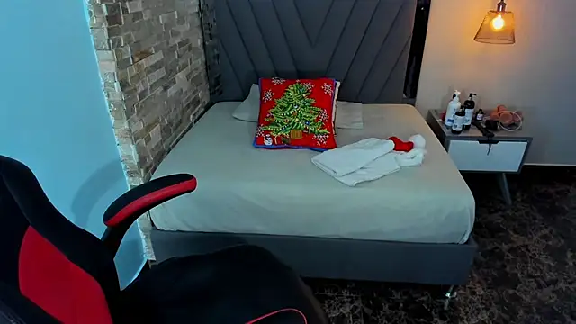 Snapshot of BRIANA_Z chatting on December 2025 11:12:02 PM BRIANA Z online show from December 2025 11:12:02 PM