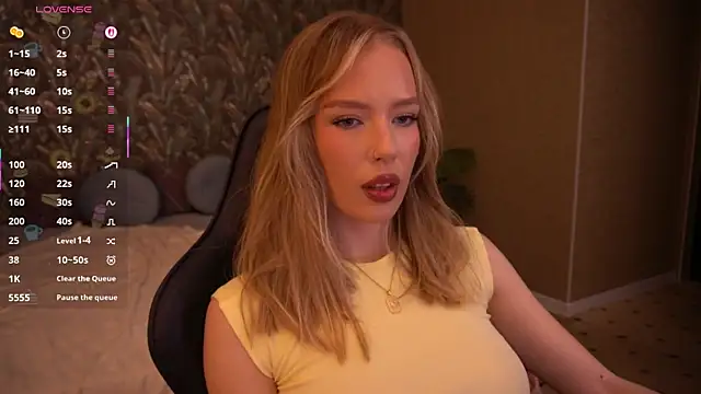 MollyyMayy online show from May 2026 04:44:02 PM