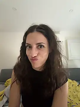 Snapshot of CoquineCharmeuse chatting on May 2026 12:24:01 PM CoquineCharmeuse online show from May 2026 12:24:01 PM