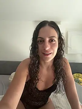 Snapshot of CoquineCharmeuse chatting on June 2026 01:13:01 PM CoquineCharmeuse online show from June 2026 01:13:01 PM