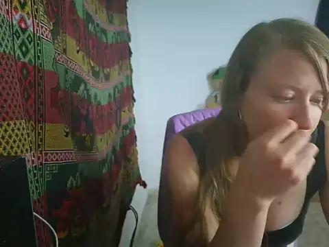 Snapshot of arianna_blonde chatting on February 2026 02:34:02 AM arianna blonde online show from February 2026 02:34:02 AM