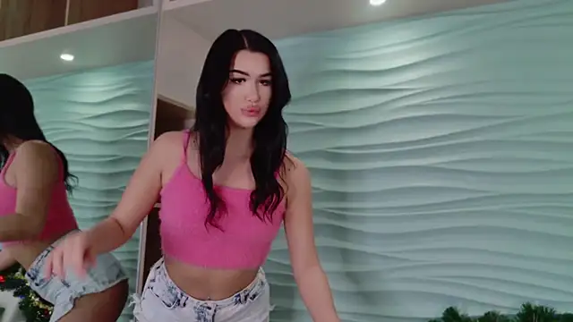 Snapshot of LittleMia- chatting on December 2025 10:17:02 PM LittleMia- online show from December 2025 10:17:02 PM