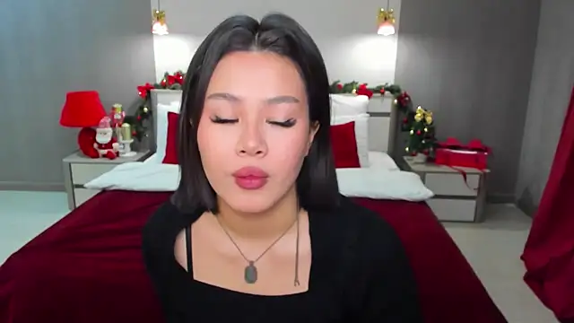 Brunette Charm online show from December 2025 06:23:01 PM